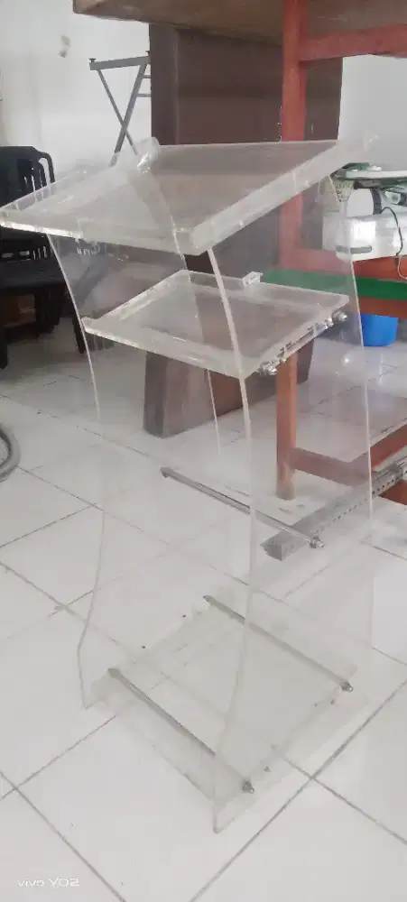 CUCI GUDANG PODIUM ACRYLIC
