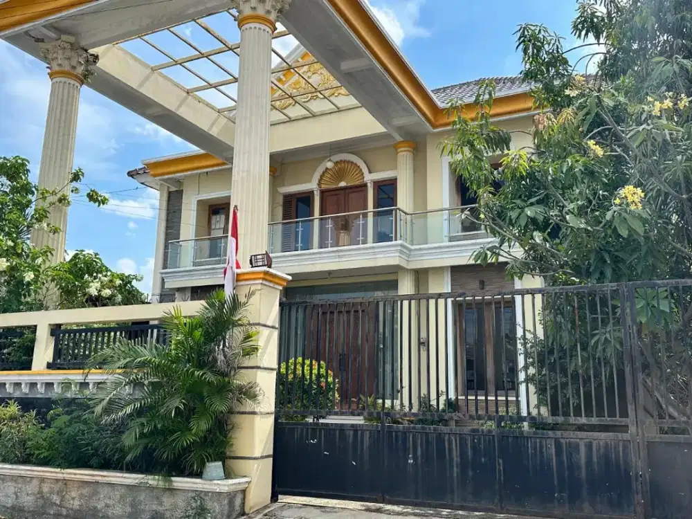 Rumah Mewah Halaman Luas di Perum Pelabuhan, Tlogomulyo