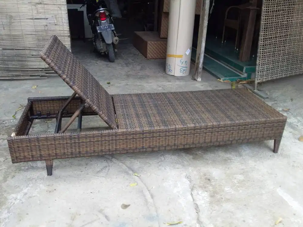 DB RS02 KURSI PANTAI ROTAN SINTETIS DEPOK