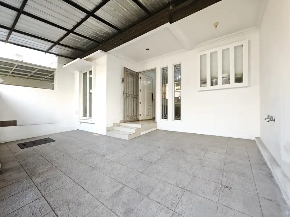 DIJUAL RUMAH 2 LANTAI SIAP HUNI DALAM KOMPLEK PURI INDAH KEMBANGAN