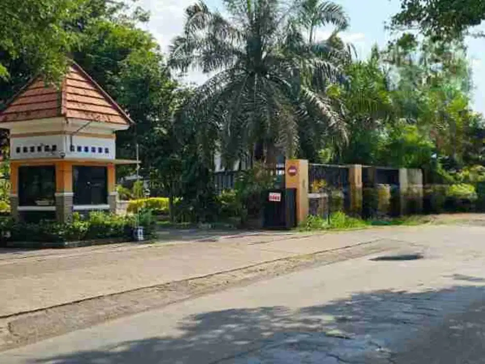 Dijual Ruang Usaha Strategis Lokasi Strategis dekat Pintu TOL Kartasura, Solo.