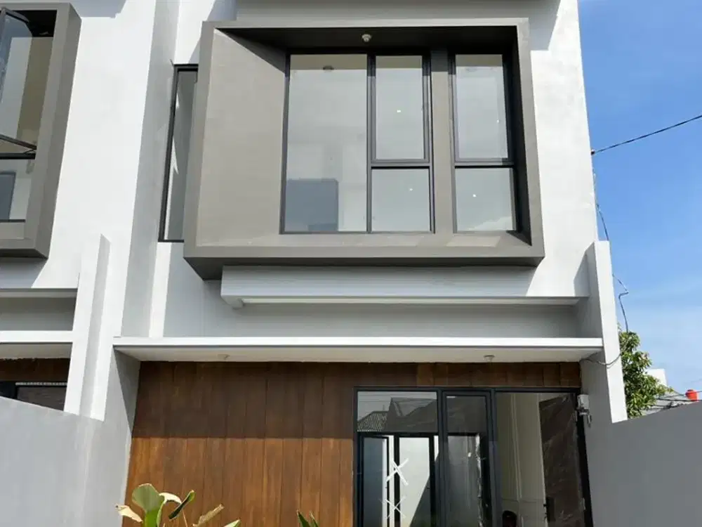 BERASA SULTAN! UNIT 800 JUTAAN CARPORT 2 MOBIL DAN ROW JALAN 7 METER