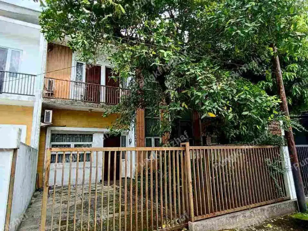 Rumah Vintage Furnished 2 Lantai Dengan Halaman Depan dan Belakang Deket Griya Torino Di Pondok Ranji-Tangerang Selatan