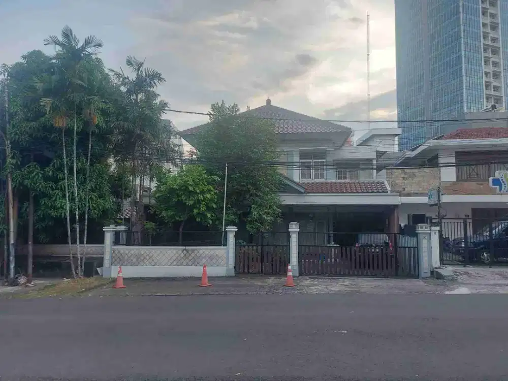 Rumah dekat Blok M, Jalan Besar, Jakarta Selatan