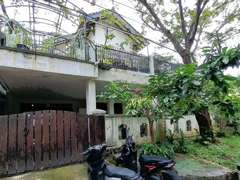 DIJUAL RUMAH HOEK 2 LANTAI DALAM KOMPLEK DI BINTARO SEKTOR 3