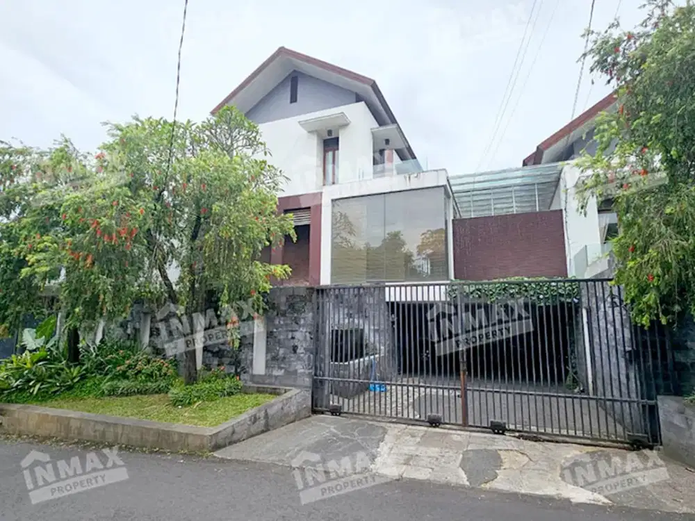 RUMAH LUAS 600 m2 DI PUNCAK DIENG MALANG,TERAWAT  SIAP HUNI