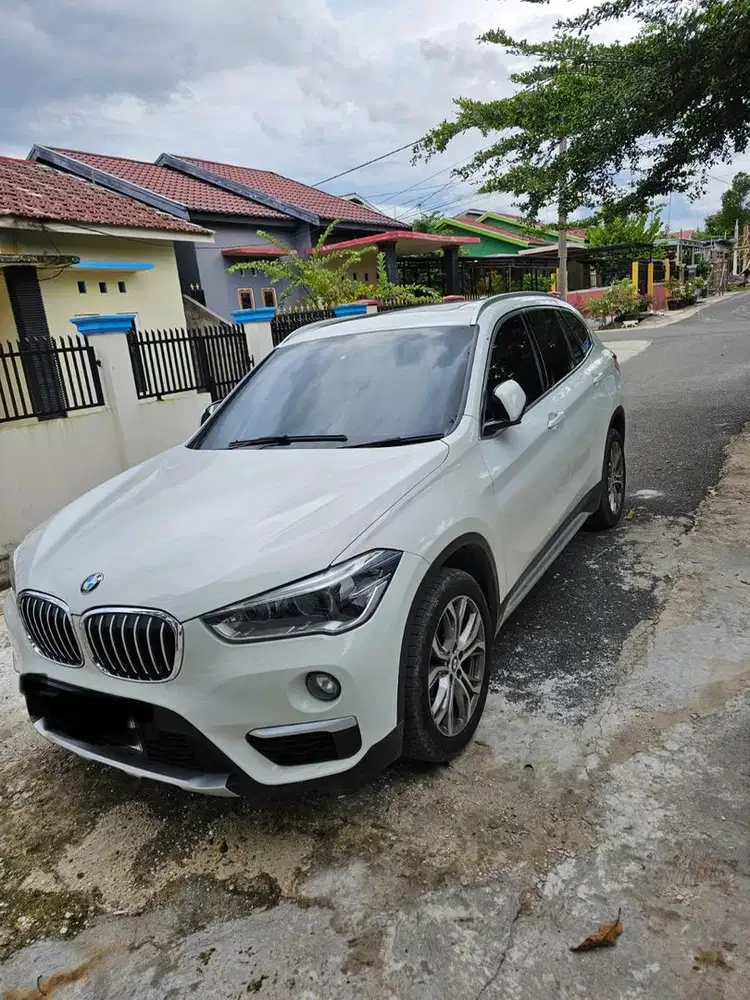 Bmw x1 2018 putih
