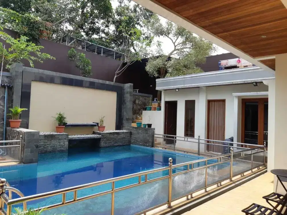 DIJUAL RUMAH PREMIUM 2 LANTAI FURNIS SWIMMING POOL BGH SENTUL CITY SSR314