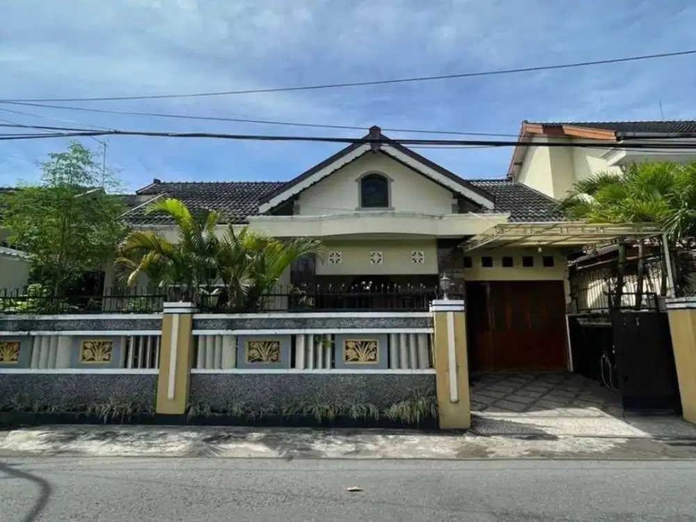 Rumah Tinggal Asri Tepi Jalan Aspal dekat Biner Study Club