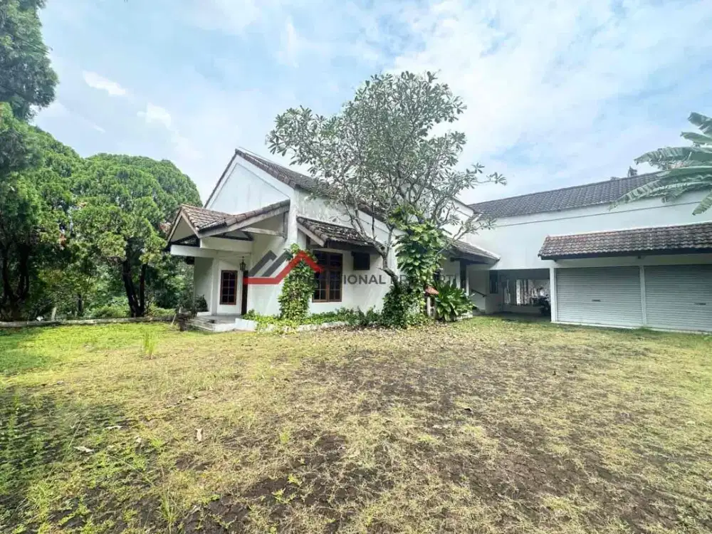 Rumah Taman Luas Harga Menarik Di Kemang