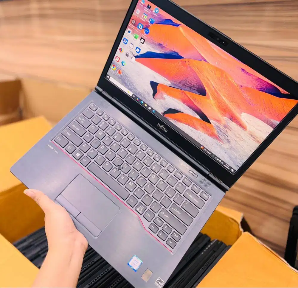 Laptop murah canggih Fujitsu Core i7 GEN8 RAM 8/256GB sekolah kerja