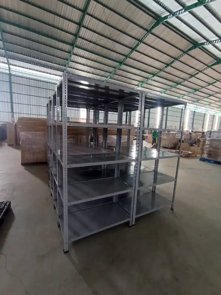 Rak gudang cod di tempat