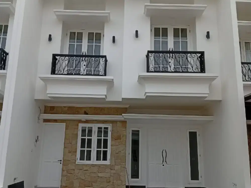 Rumah Baru Dalam Townhouse di Pondok Bambu