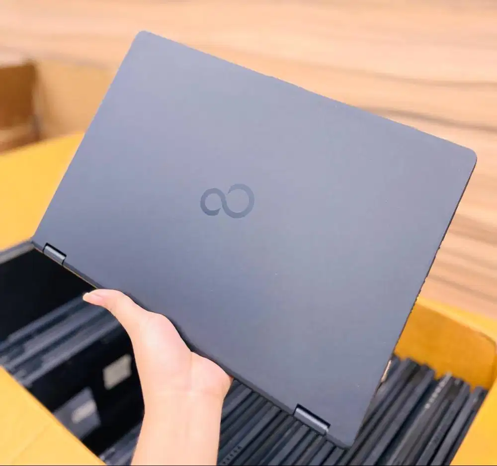 Laptop japan Fujitsu u749 Core i7 GEN8 RAM 8/256GB sekolah kerja kulia