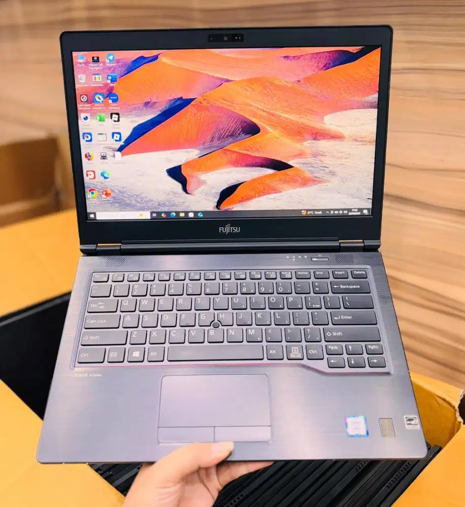 Laptop ringan Fujitsu u749 Core i7 GEN8 RAM 8/256GB sekolah kerjakulia