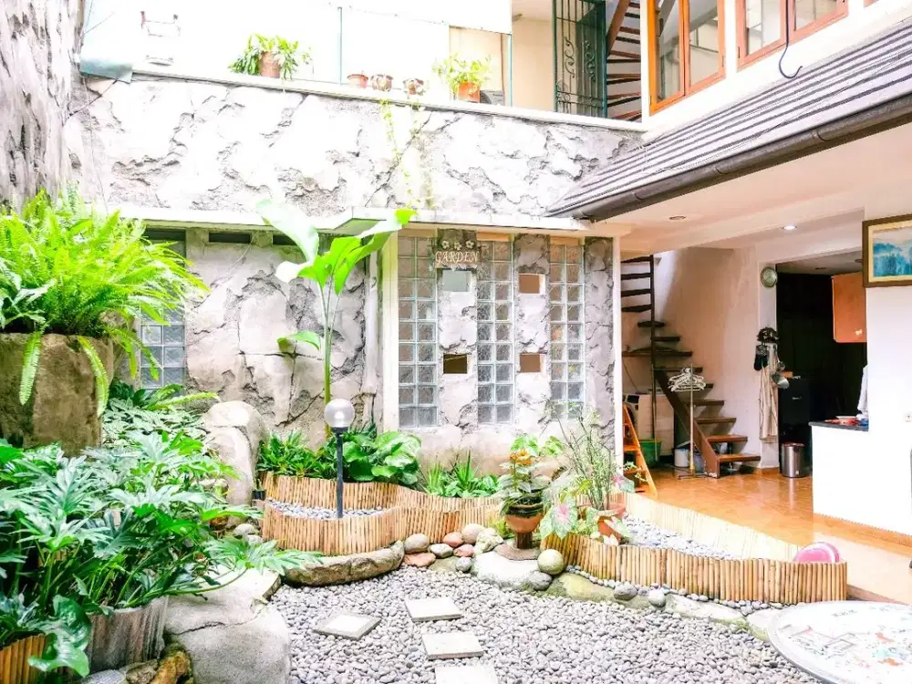 JUAL Rumah murah bagus siap huni SHM 2 lantai bagus di Tengah Kota Bandung Jl Naripan Mainroad