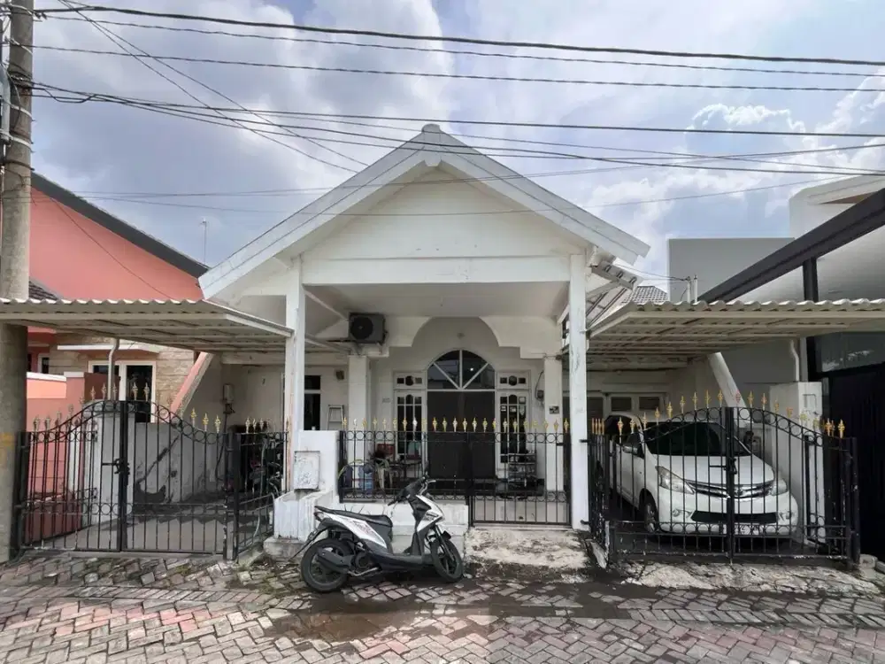 Adem Hadap Selatan Rumah Nirwana di Surabaya