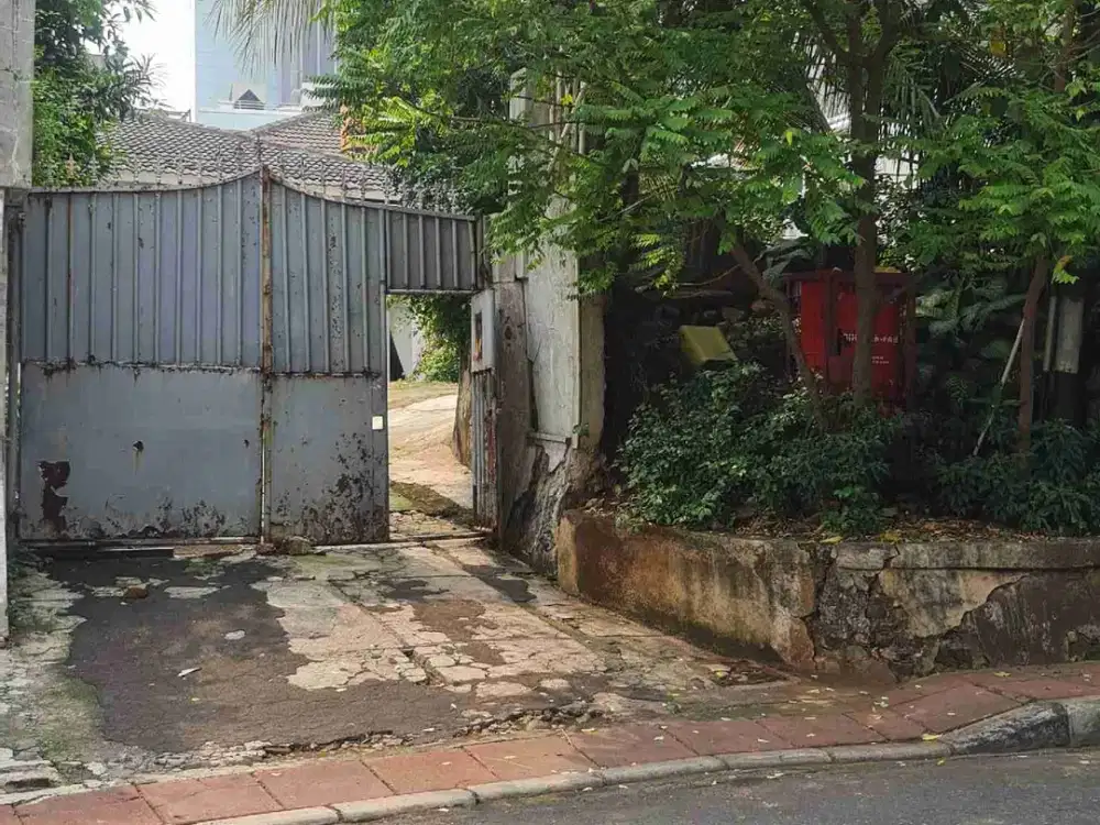 Rumah Tua Luas di Menteng Jakarta Pusat
