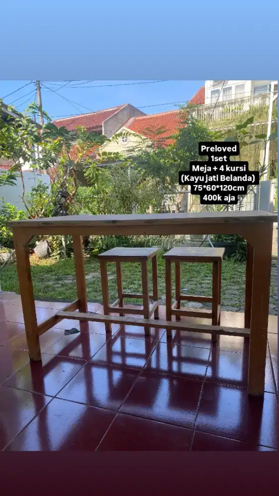 1 meja dan 4 kursi