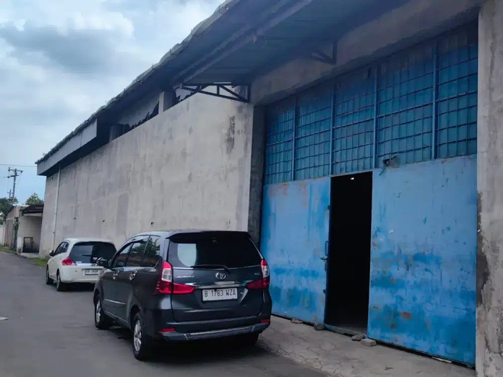 dijual gudang di ngasem solo
