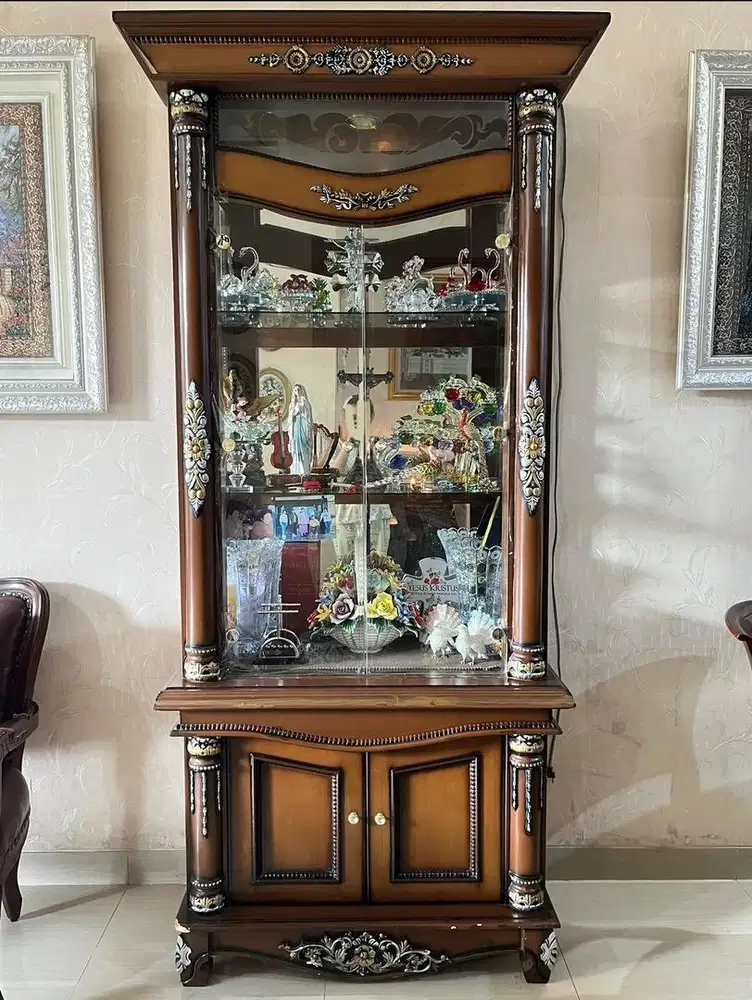 Lemari Kayu Untuk Pajangan Ukiran Antik, Harga Nego