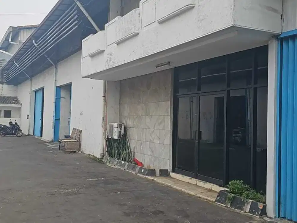 Banyak gudang kiara condong mainroad kota bandung