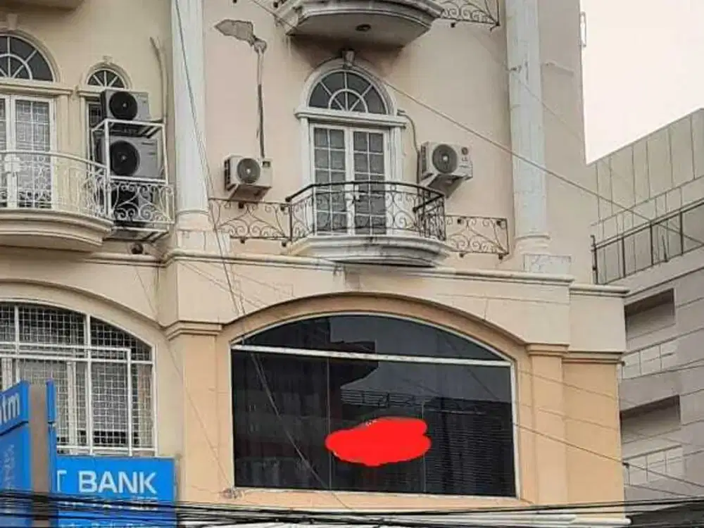 DISEWA RUKO 4LT+ROOFTOP, LOKASI SANGAT STRATEGIS di RADIO DALAM