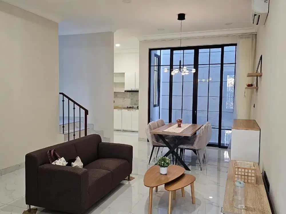 Dijual Rumah Baru di Janur Kuning Gaya American Classic yang Elegan, Kelapa Gading, Jakarta Utara