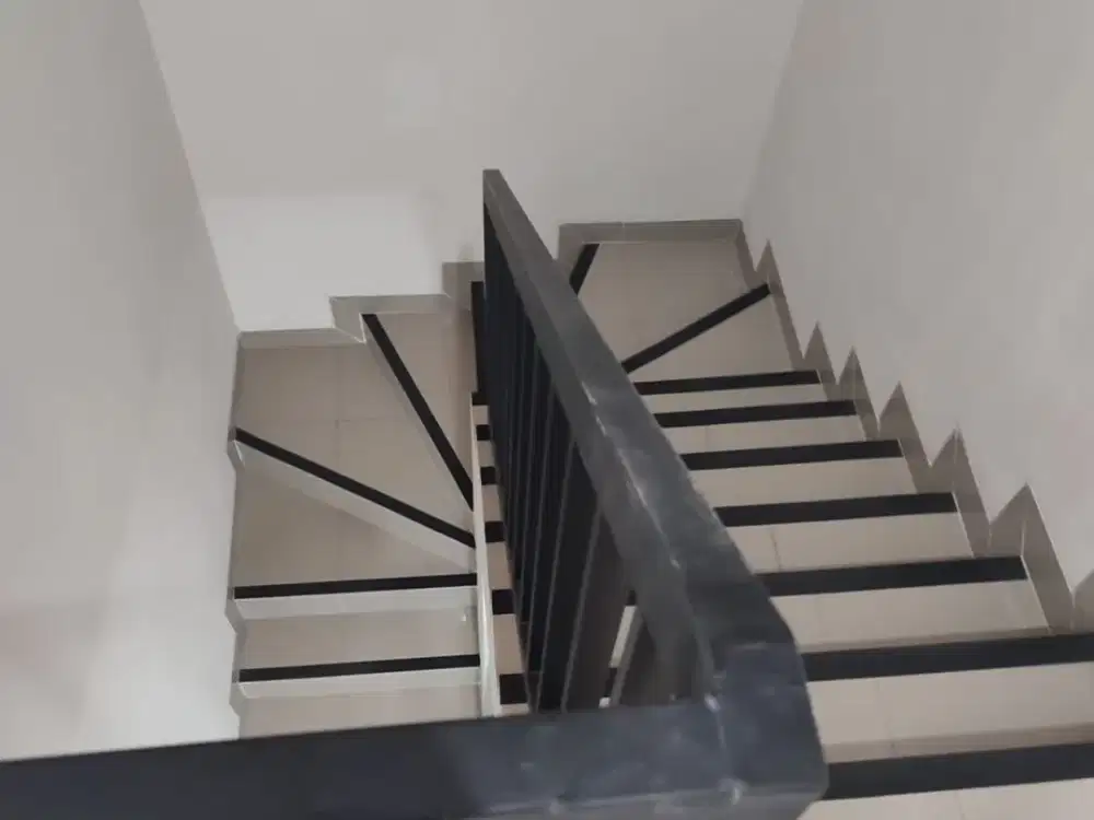 Rumah 2 lantai lokasi dekat fasilitas Citra Raya Tangerang