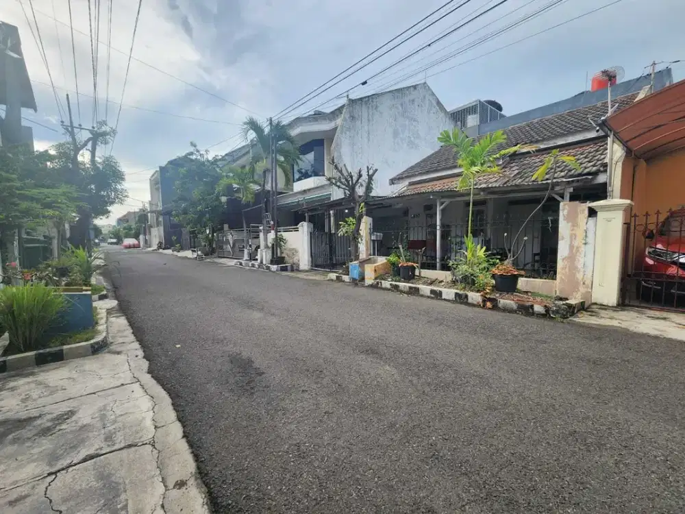 Dijual Rumah Hitung Tanah, Lokasi Paling Favorit, Dekat GM, Surabaya