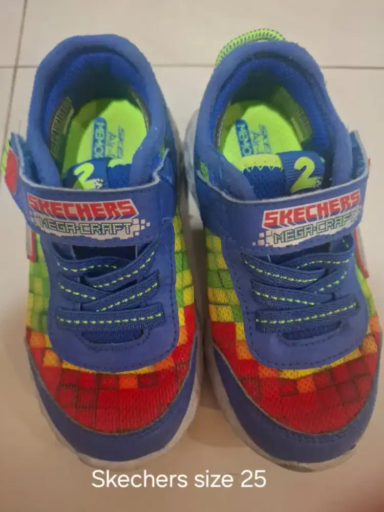 Sepatu anak Skechers size 25