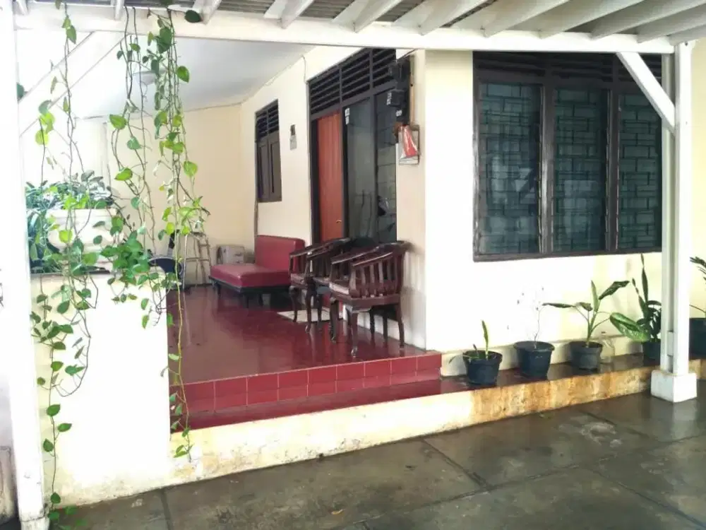Rumah Benhil Lt. 195 m/Lb 170 m , dekat ke Jl.Gatototsubroto 5,9M