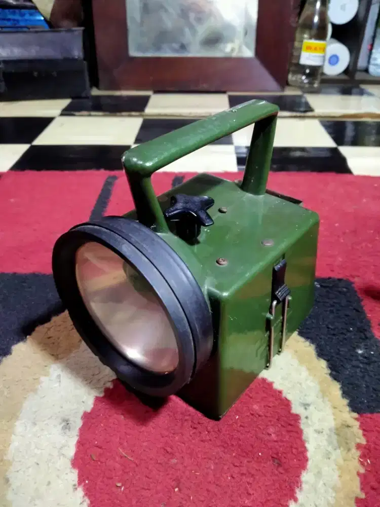 Lampu SignaL army