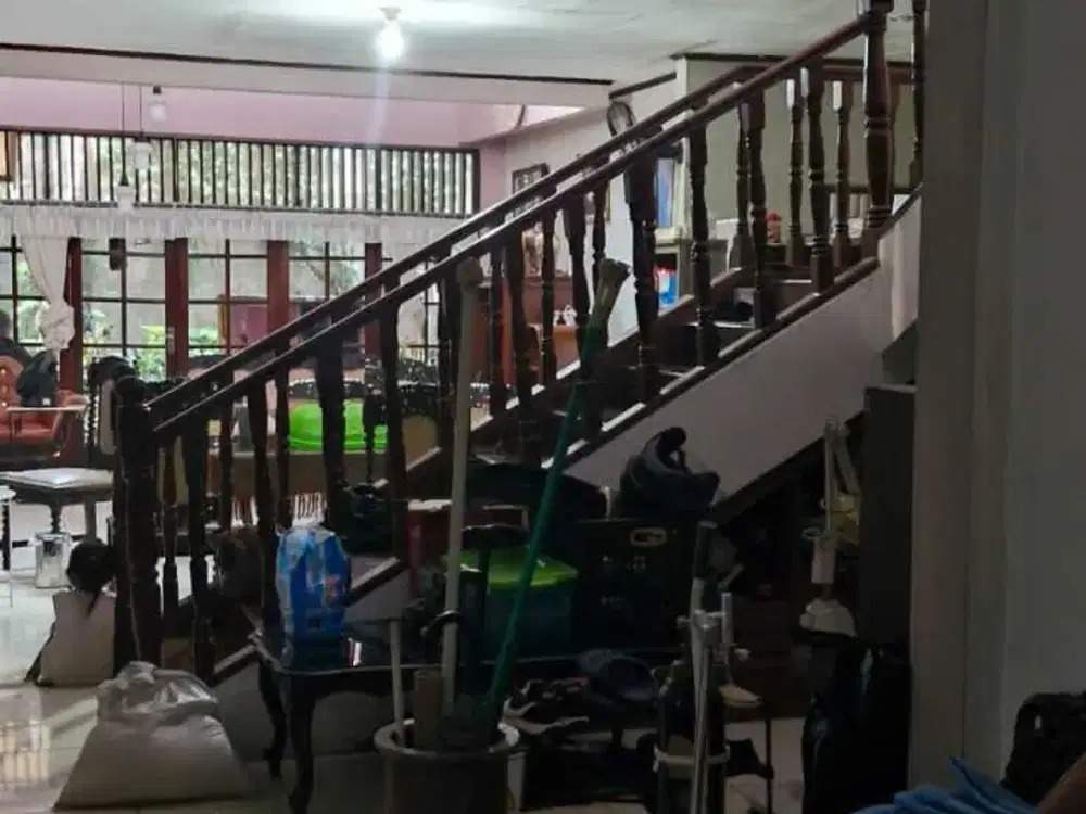 Rumah 2 lantai beserta Kontrakan di lantai atasnya di Pondok Labu