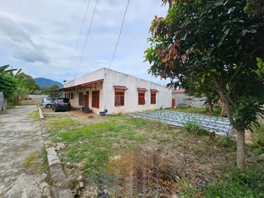 Rumah 3 pintu dan tanah kosong