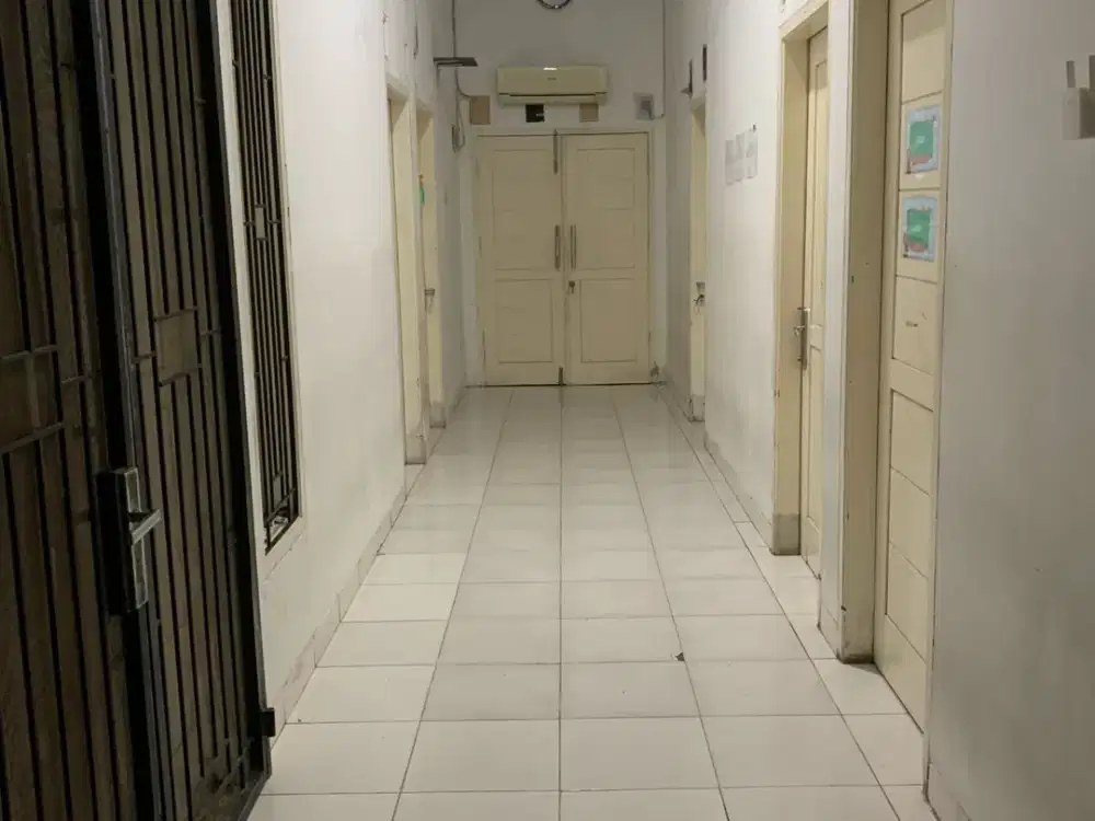 Jual Gedung Sekolah Atau Rumah Kost 3 Lantai di Gs By Rumah Chinida