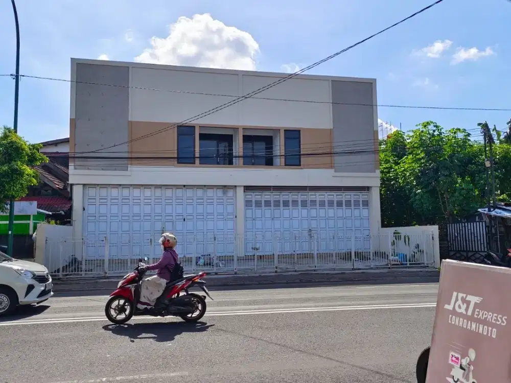Ruang usaha mangku jalan utama di barat malioboro