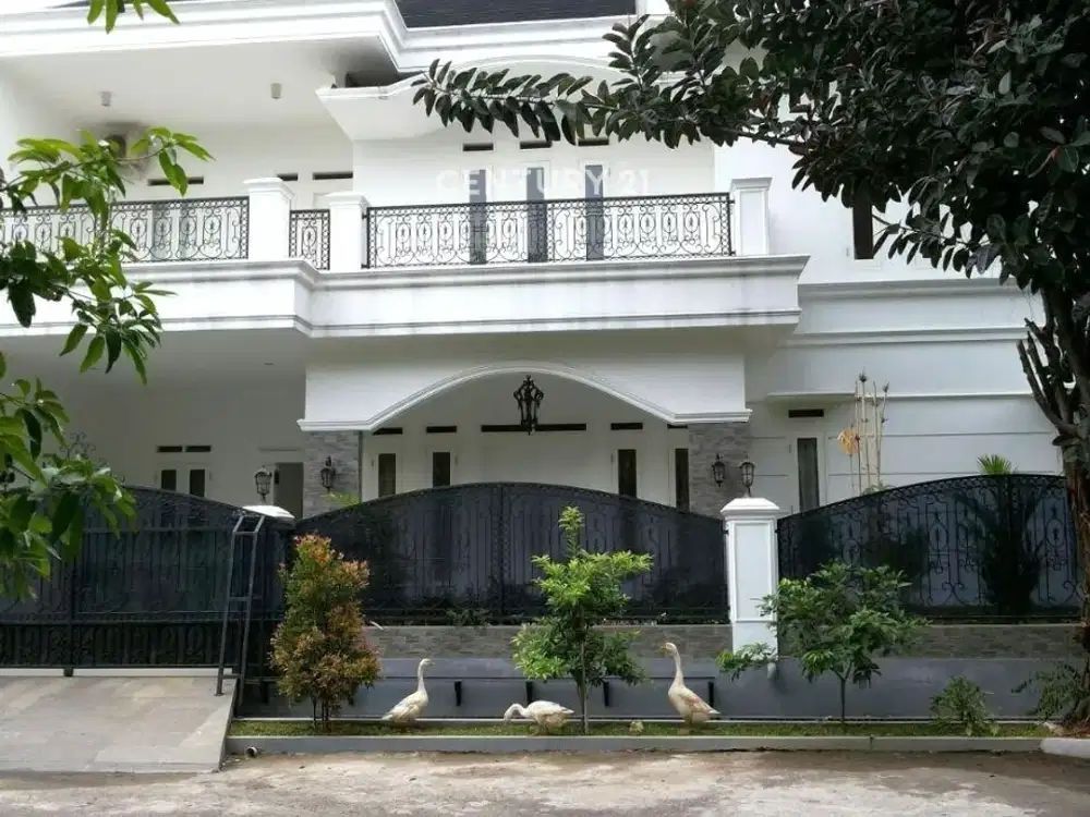 Rumah Luas Ada Kolam Renang Di Bintaro 8032
