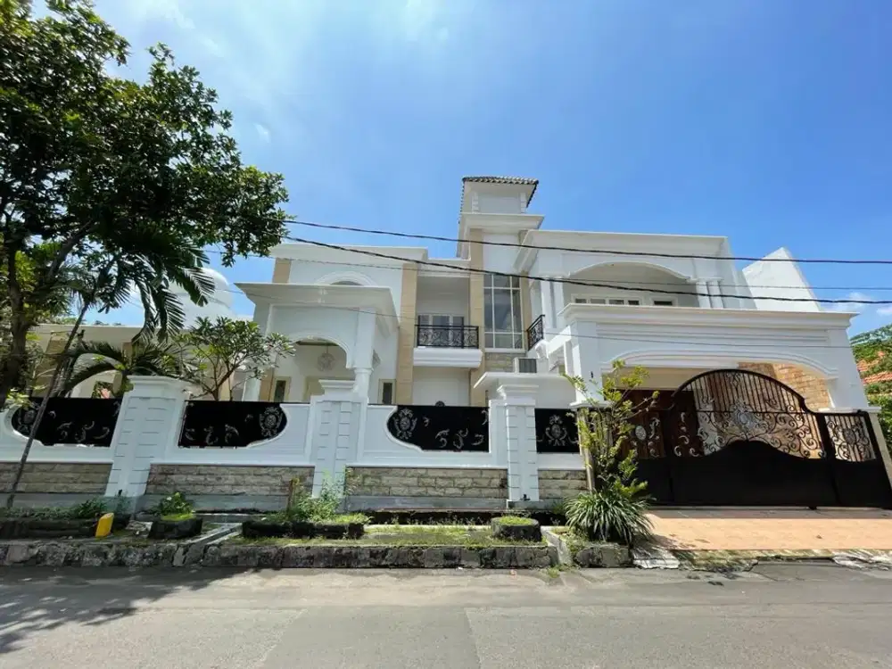 Rumah Classic Mewah di Tengah Pusat Kota Surabaya