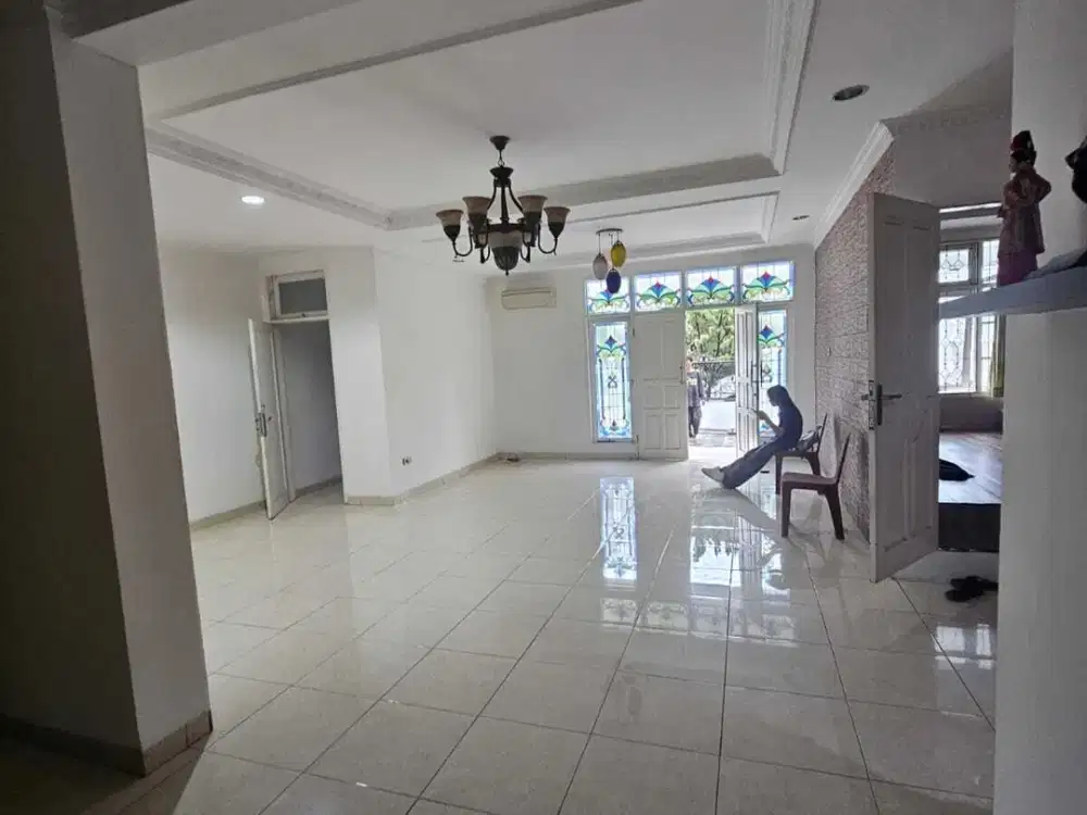 DIJUAL RUMAH 252m2 2 LANTAI KITCHEN SET DI KIRANA