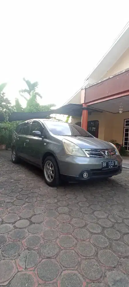 Nissan grand livina manual type SV tahun 2011