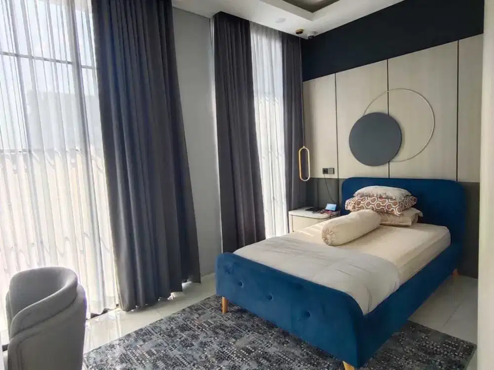 Dijual rumah mewah Hoek 3 Lantai di Gading Elok Barat