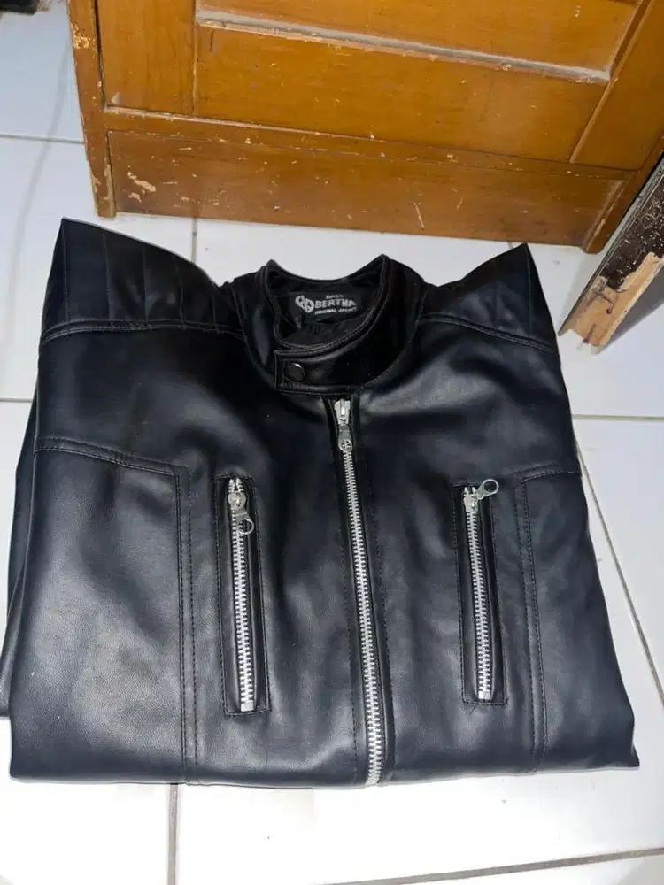 Jaket kulit kalep