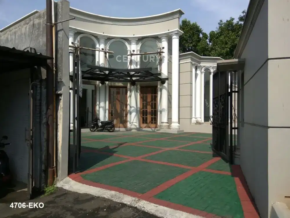 Dijual Rumah Bagus Strategis Ada Kolam Renang Di Jatinegara