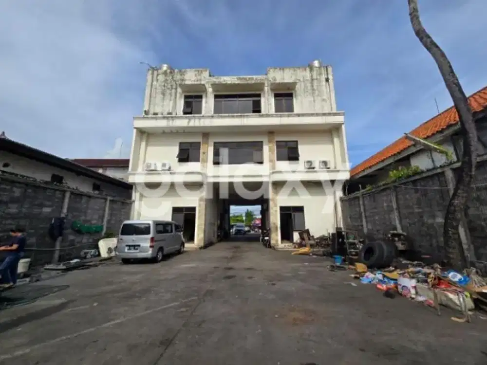 GEDUNG KANTOR STRATEGIS DI RAYA KUTA BADUNG, BALI