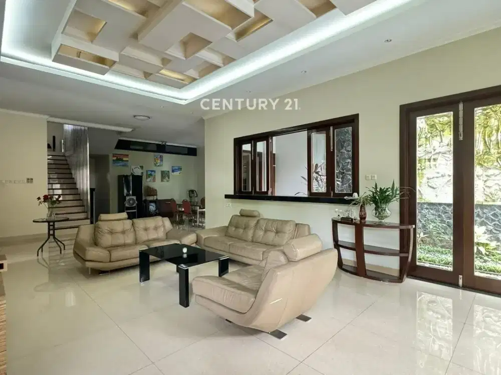 Rumah Hoek Dengan Kolam Renang Di Kebayoran Bintaro  5585