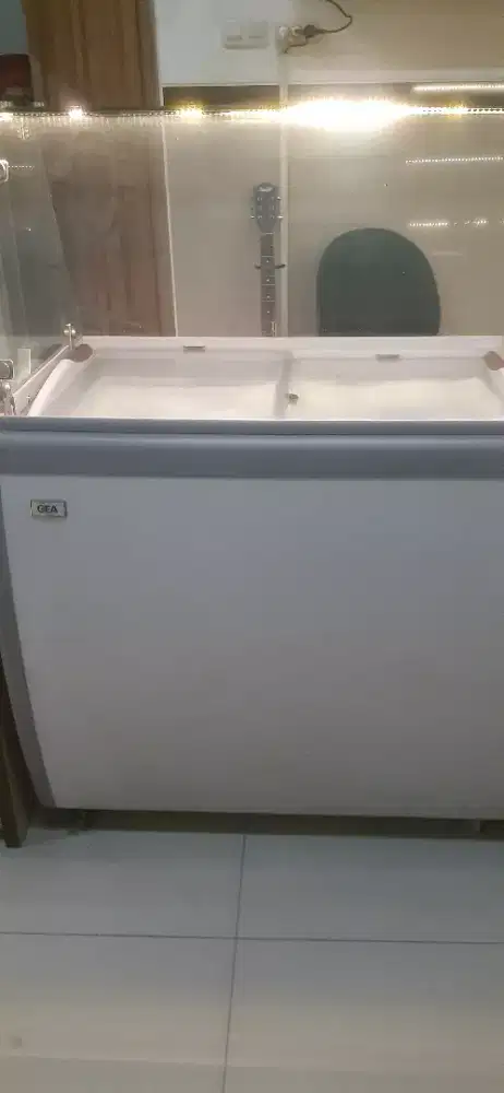 Freezer display ice cream gelato