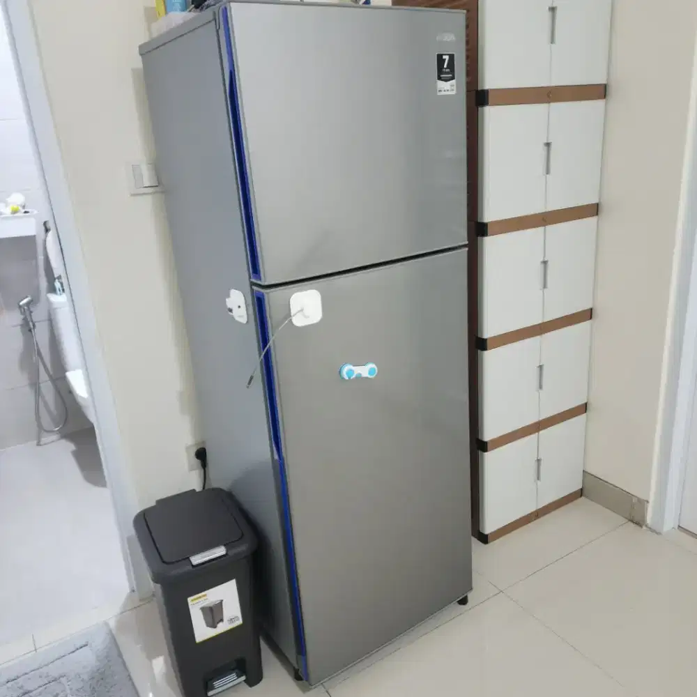 Kulkas Aqua 2 pintu AQR-D270