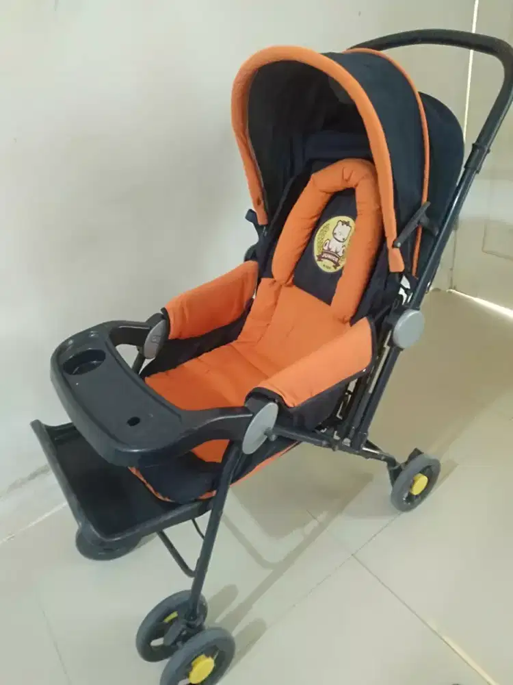 Stroller bayi. Perlengkapan bayi.