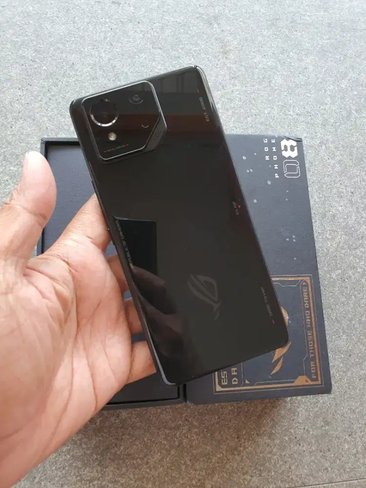 Rog Phone 8 5G 12/256 fullset nominus